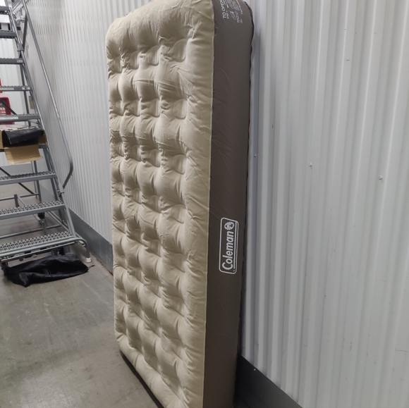 USED AIR BED - Picture 5 of 11